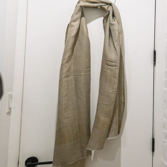 Semi-sheer scarf - Picture 1 of 3